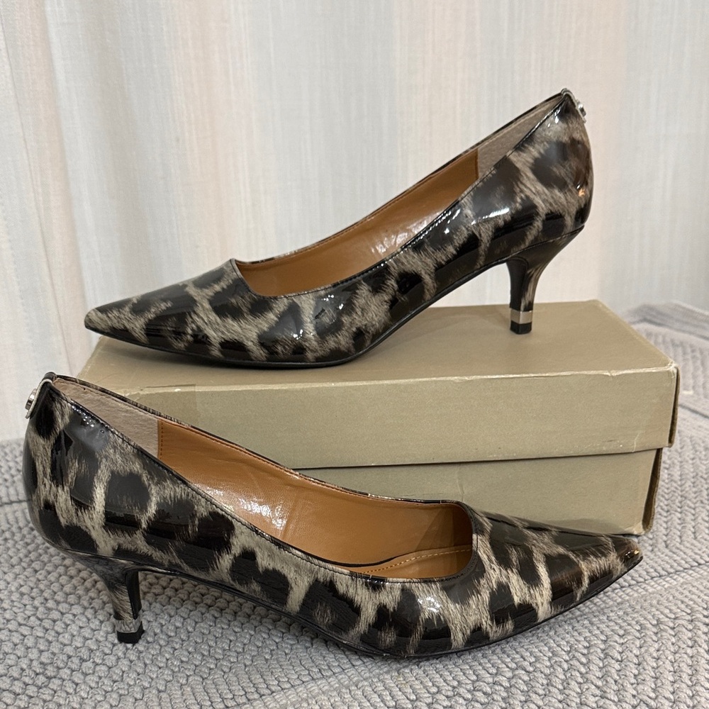 J.Renee Women’s Black and Gray Animal Print 2 3/8” Heels Like New